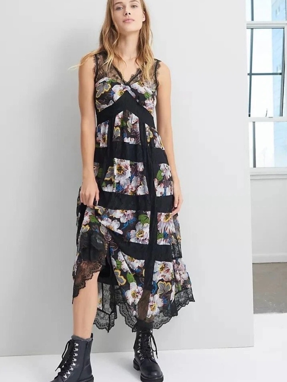 ANTHOPOLOGY  Kasondra Black Lace Silky Floral Print Size 6